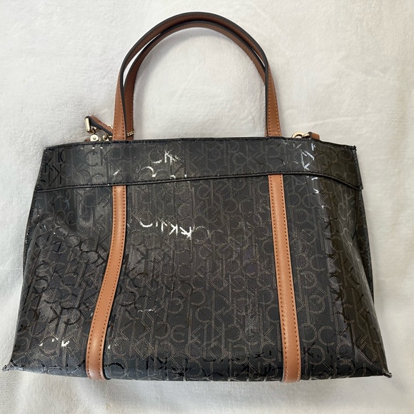 Gorgeous Calvin Klein handbag - Picture 3 of 11